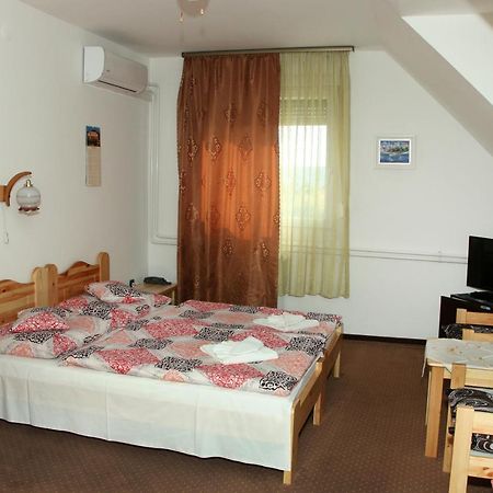 Olympos Panzio Hotel บูดาโอร์ช ภายนอก รูปภาพ