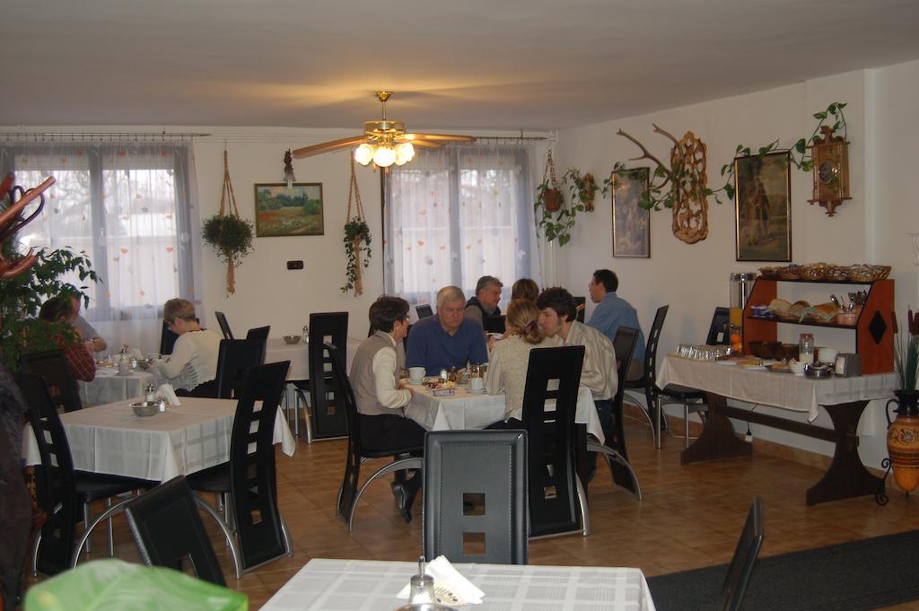 Olympos Panzio Hotel บูดาโอร์ช ภายนอก รูปภาพ