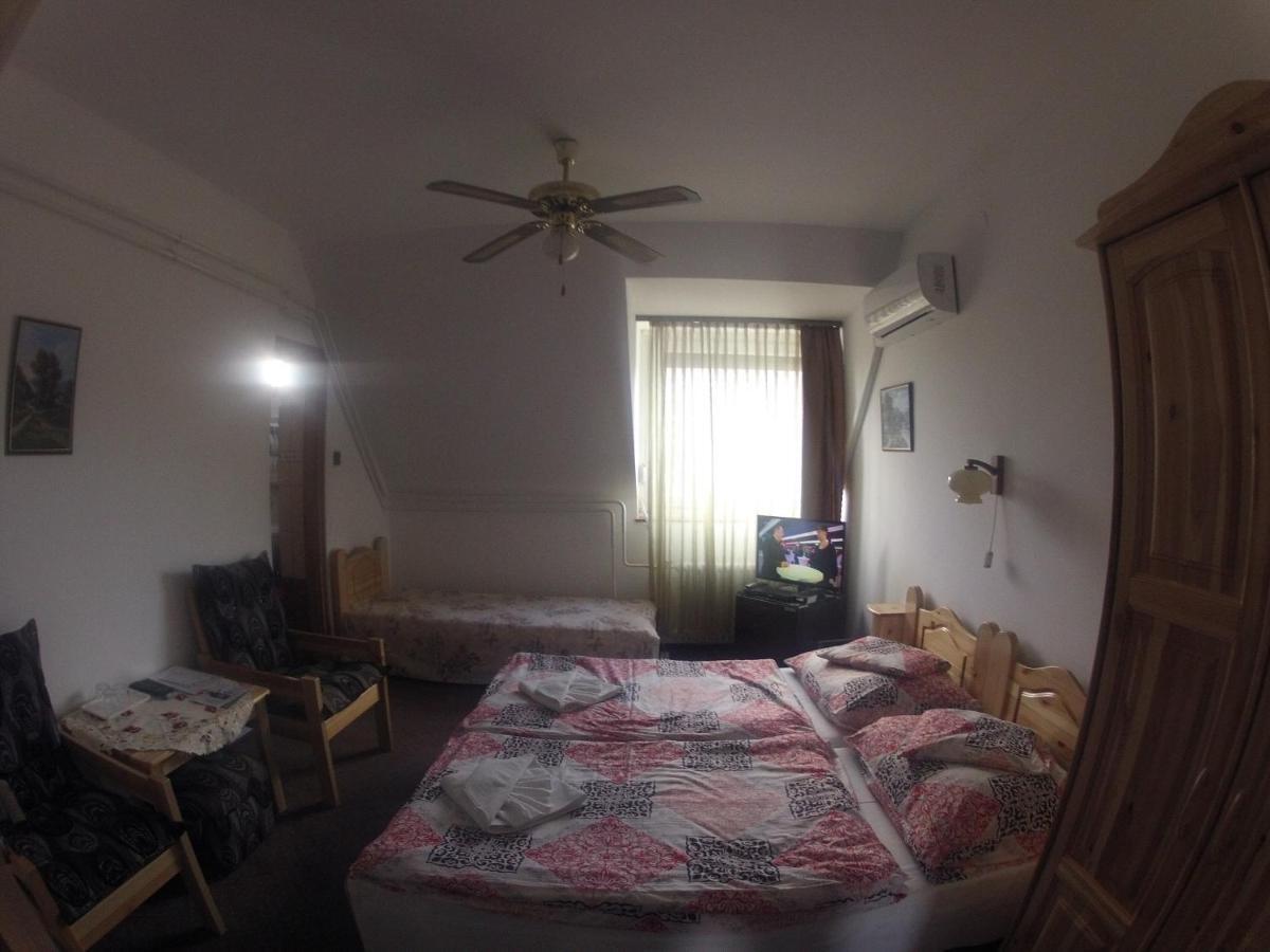 Olympos Panzio Hotel บูดาโอร์ช ภายนอก รูปภาพ
