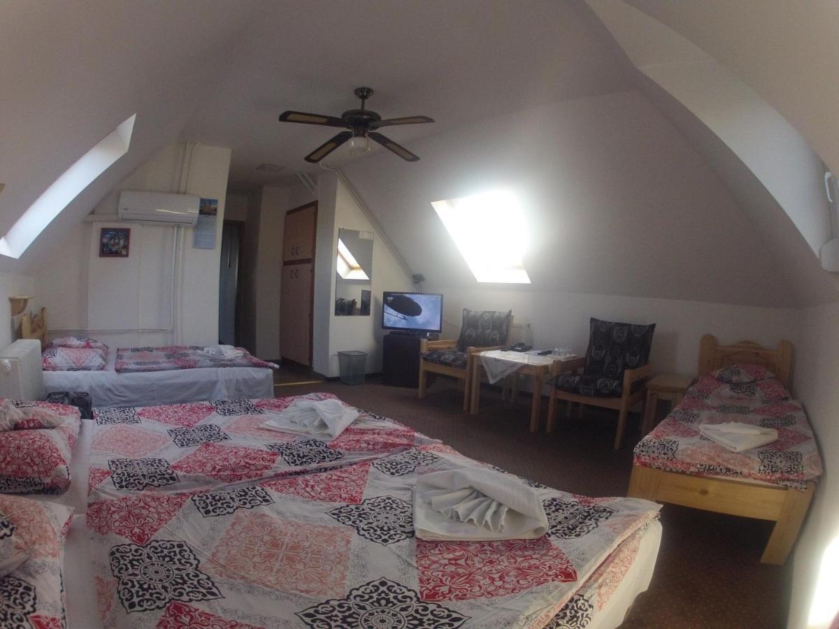 Olympos Panzio Hotel บูดาโอร์ช ภายนอก รูปภาพ