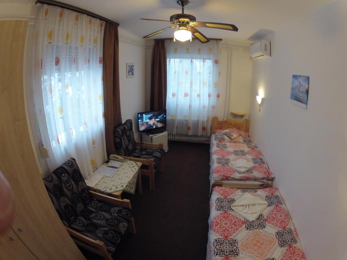 Olympos Panzio Hotel บูดาโอร์ช ภายนอก รูปภาพ