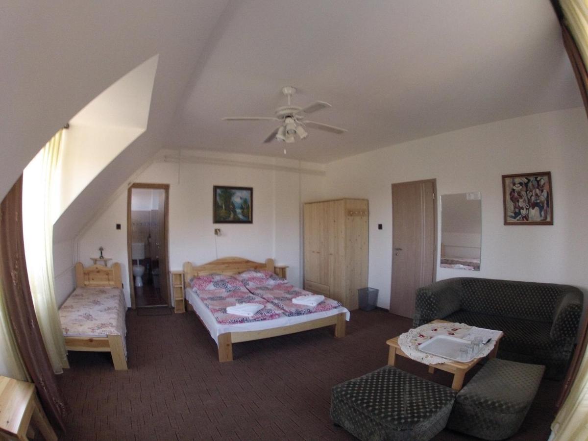 Olympos Panzio Hotel บูดาโอร์ช ภายนอก รูปภาพ