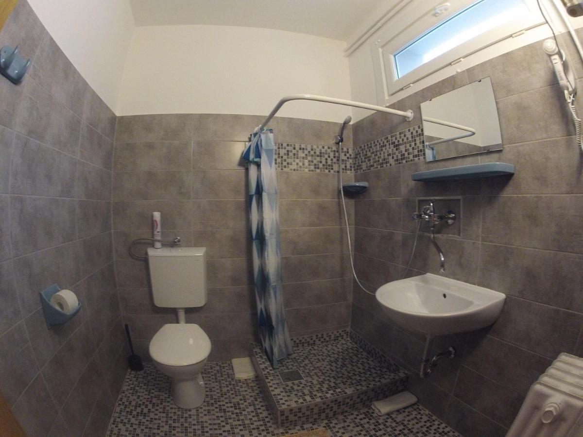 Olympos Panzio Hotel บูดาโอร์ช ภายนอก รูปภาพ