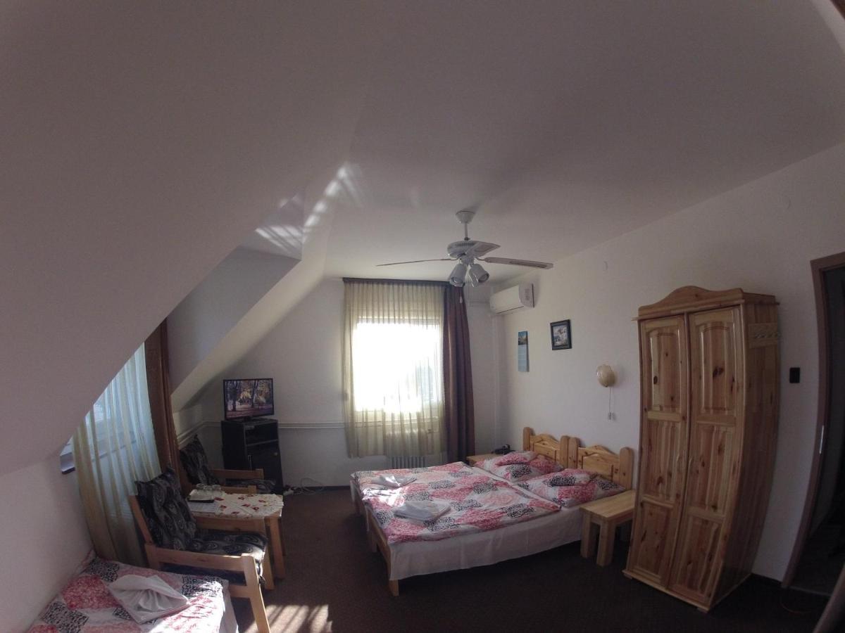 Olympos Panzio Hotel บูดาโอร์ช ภายนอก รูปภาพ
